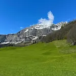 Magnifique Avec Terrasse Spacieuse Et Jardin Loeche-les-bains *