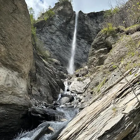 Magnifique Avec Terrasse Spacieuse Et Jardin Loeche-les-bains
