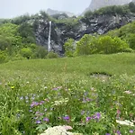 Magnifique Avec Terrasse Spacieuse Et Jardin Loeche-les-bains